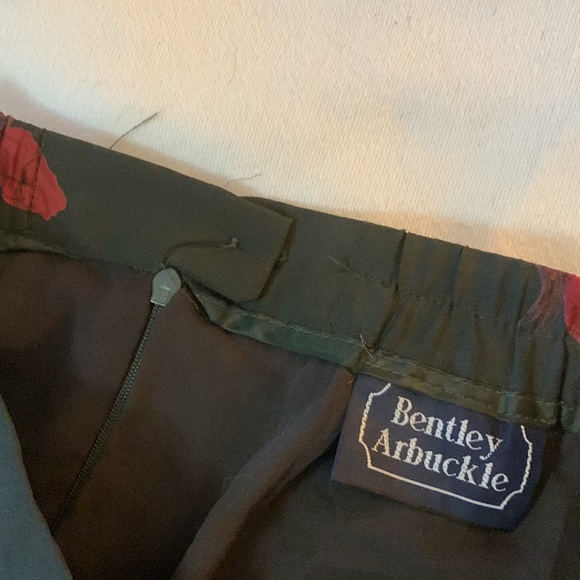 Black skirt with roses on it - Picture 3 of 4